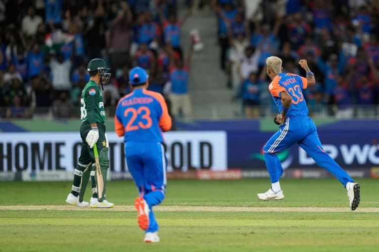 IND vs PAK: पहली ही गेंद पर पाकिस्तान को बड़ा झटका, भविष्य का सितारा गोल्डन डक का शिकार, VIDEO