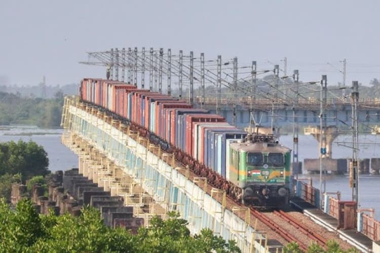 Bihar Railway Project: बिहार के इन जिलों के बीच बहुत जल्द शुरू होगी रेल कनेक्टिविटी, लाखों यात्रियों को मिलेगा फायदा