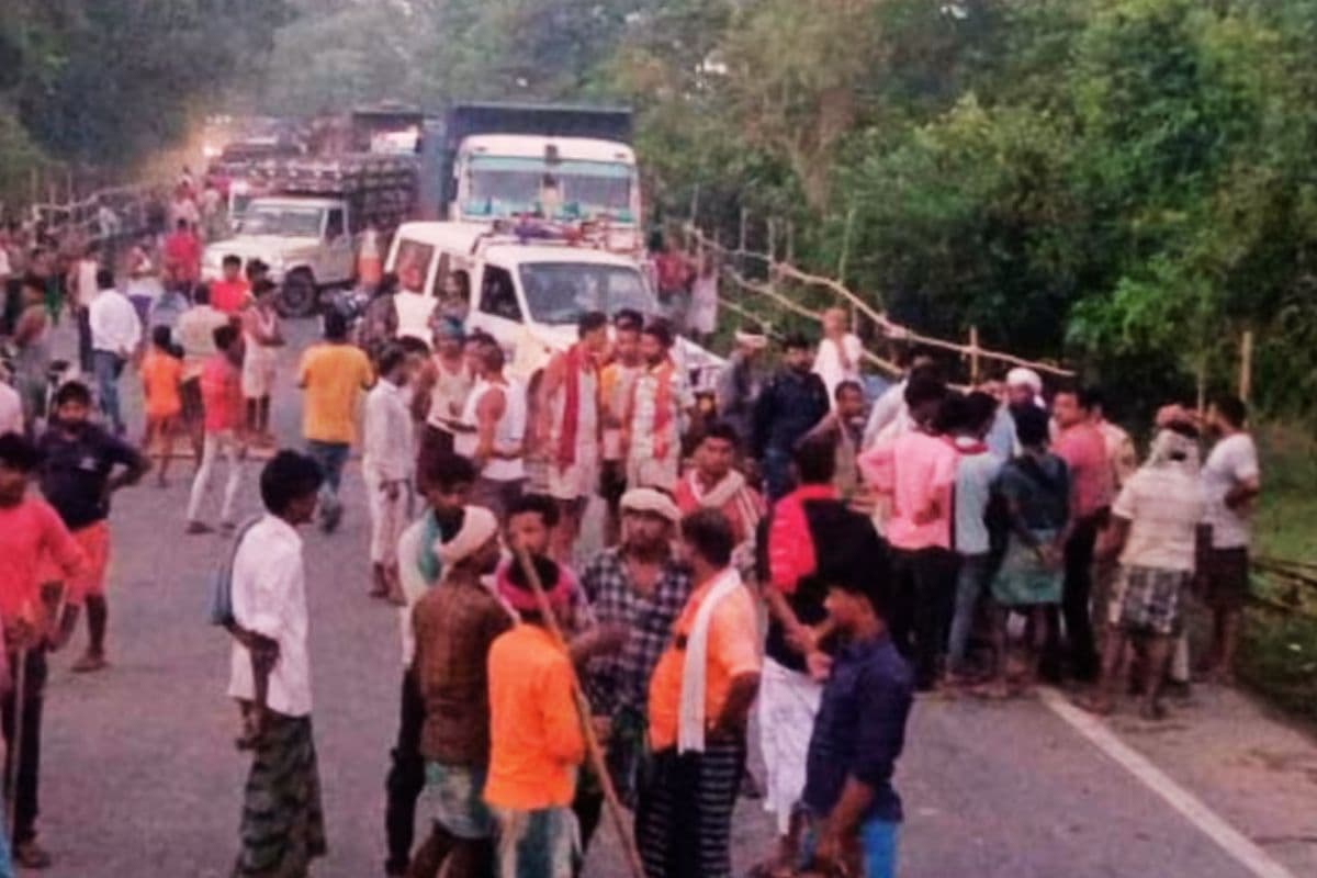 Bihar News Scorpio ran over two laborers angry people blocked highway Bihar News Scorpio ran over two laborers angry people blocked highway