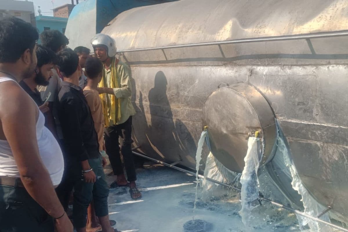 Bihar News river of milk flowed on road tanker overturned five injured
