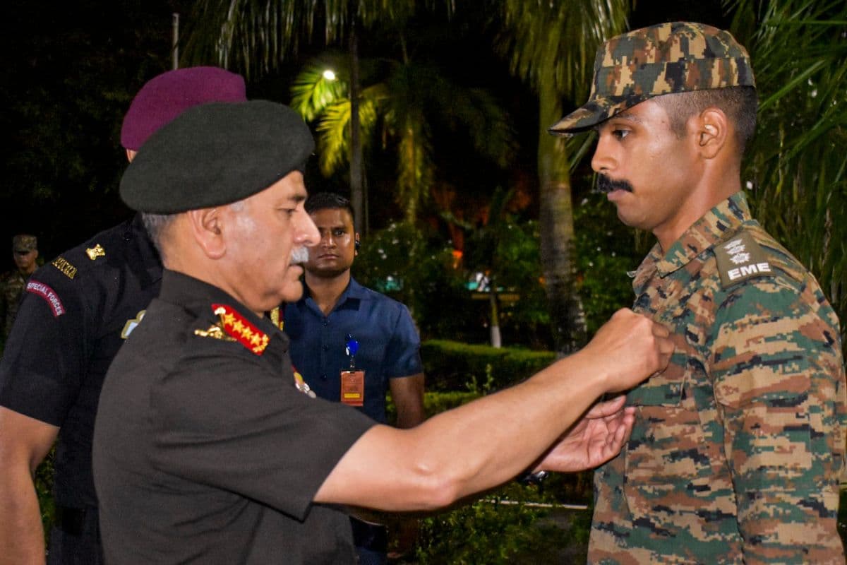 Indian Army: ‘सैनिक हथियार के साथ बाज लेकर चलेंगे’, सेना प्रमुख बोले- ड्रोन से लैश होगी भारतीय सेना