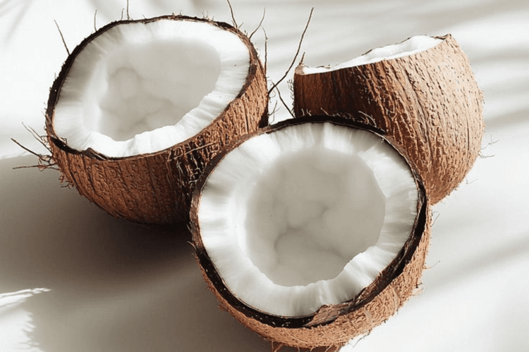 Kitchen Hacks for Coconut: सख्त खोल से नारियल फिसलकर आएगा बाहर आजमाएं 3 आसान ट्रिक्स