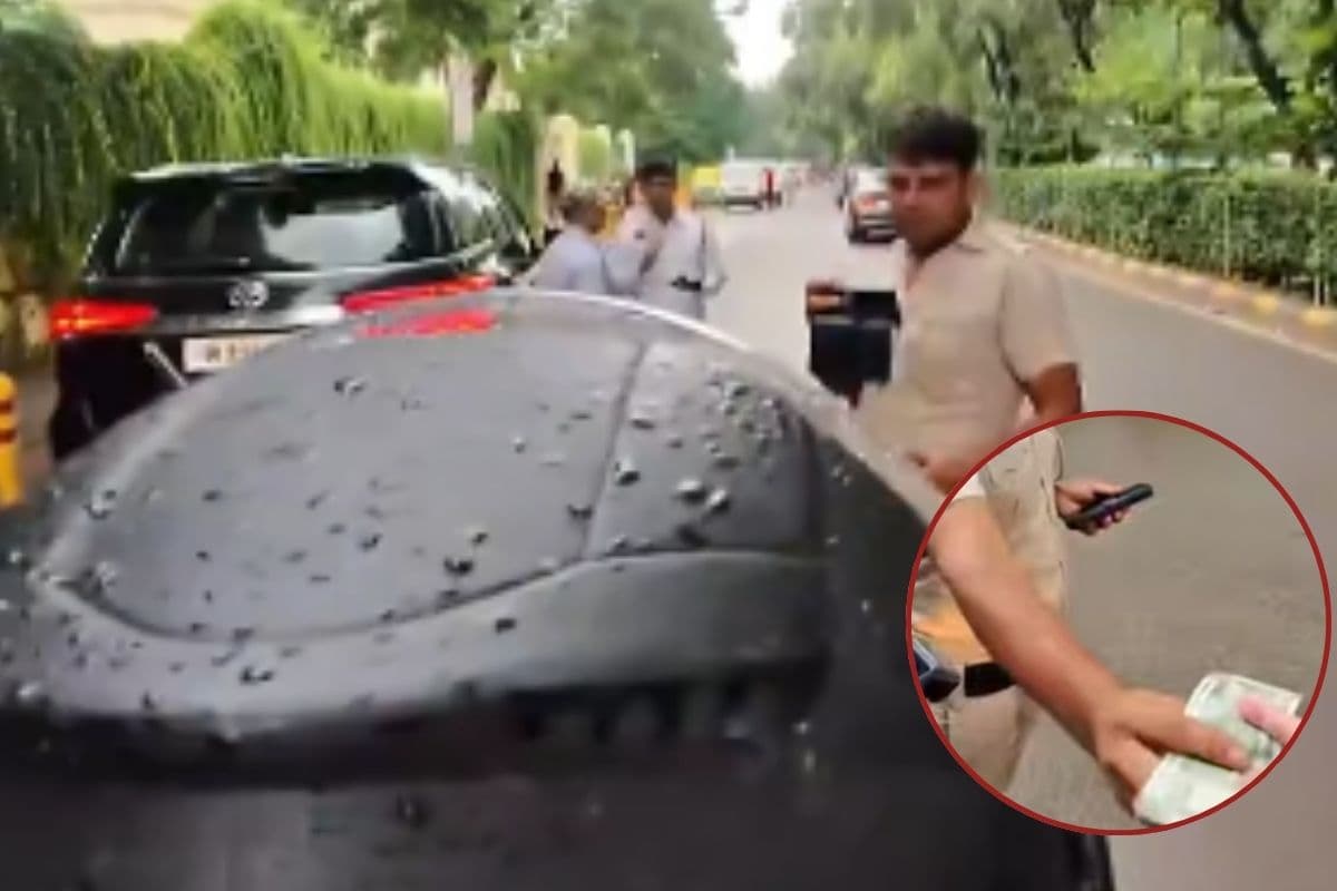 Viral Video : ओनली कैश, जापानी पर्यटकों से ₹1,000 रिश्वत लेना पड़ा पुलिसवाले को महंगा, देखें वीडियो में आखिर क्यों Viral Video : ओनली कैश, जापानी पर्यटकों से ₹1,000 रिश्वत लेना पड़ा पुलिसवाले को महंगा, देखें वीडियो में आखिर क्यों