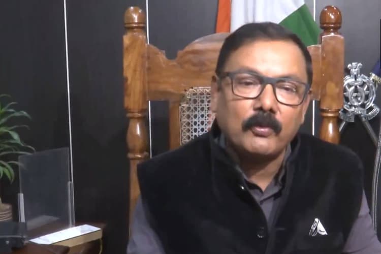 Bareilly Violence: बरेली में कैसे भड़की हिंसा? डीएम अविनाश सिंह ने बताई पूरी बात