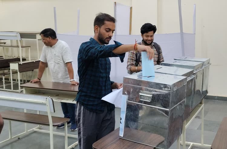 DUSU Election: कल तय होगा डीयू के छात्रों पर किसकी पकड़ है मजबूत