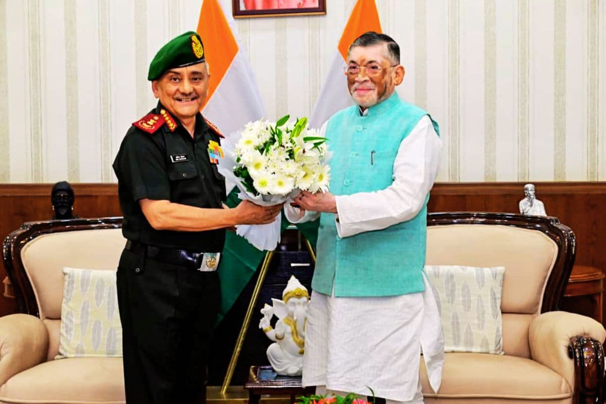 East Tech Symposium Ranchi Jharkhand CDS Meets Governor Santosh Gangwar East Tech Symposium Ranchi Jharkhand CDS Meets Governor Santosh Gangwar