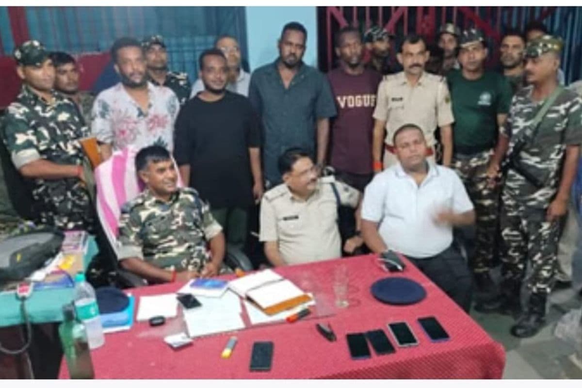 भारत-नेपाल बॉर्डर से पकड़े गए सूडान व वोलविया के पांच विदेशी नागरिक, उर्दू में नोट्स व किताबें बरामद