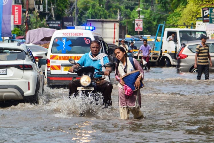 Heavy Rain Alert: अगले 72 घंटे आफत की बरसात, भारी से बहुत भारी बारिश, इन राज्यों से लौटेगा मानसून