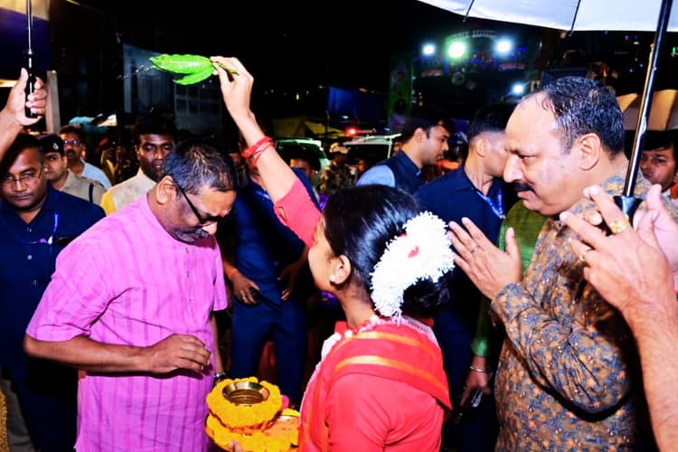 आरआर स्पोर्टिंग क्लब रातू रोड और पंच मंदिर दुर्गा पूजा समिति हरमू का सीएम हेमंत सोरेन ने किया उद्घाटन