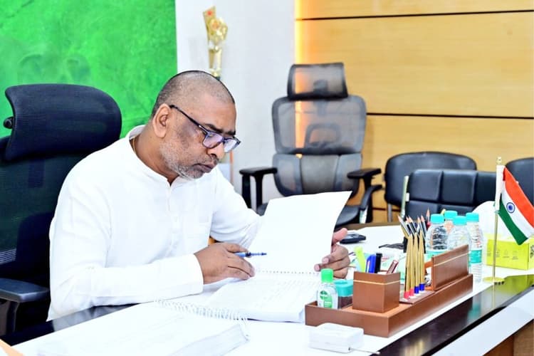 Jharkhand Cabinet: झारखंड राज्य विस्थापन एवं पुनर्वास आयोग के गठन समेत 67 प्रस्तावों पर हेमंत सोरेन कैबिनेट ने लगायी मुहर