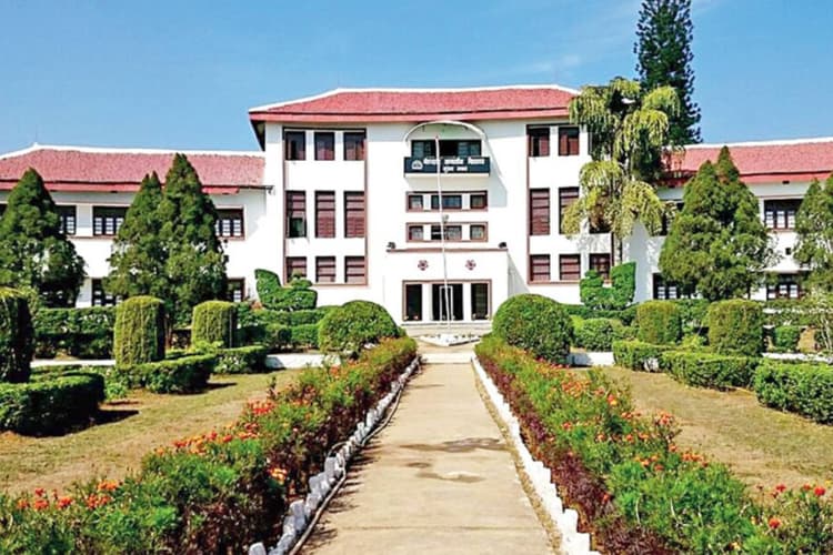 झारखंड का यह स्कूल IAS-IPS की फैक्ट्री, देखिए छात्रों का शानदार ट्रैक रिकॉर्ड