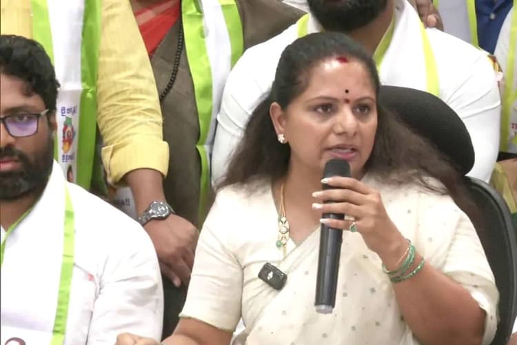 KCR की बेटी के कविता ने BRS से दिया इस्तीफा, हरीश राव-संतोष राव पर पार्टी और परिवार को तोड़ने का लगाया आरोप