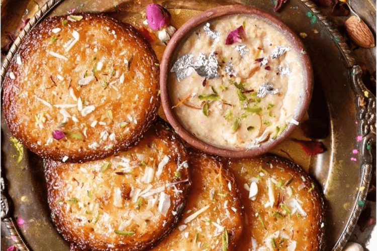 Malpua Recipe: नवरात्रि के चौथे दिन मां कुष्मांडा के लिए बनाएं लाजवाब मालपुए का भोग, झटपट और आसान रेसिपी यहां देखें