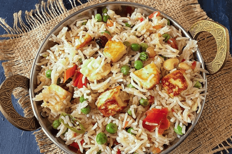 Matar Paneer Pulao Recipe: मिनटों में बनाएं रेस्टोरेंट जैसा टेस्टी मटर पनीर पुलाव, आसान स्टेप-बाय-स्टेप तरीका