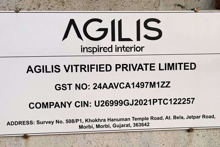 विशाखापत्तनम के बाद अब गुजरात में फंसे 13 प्रवासी श्रमिक, वापसी के प्रयास में जुटी झारखंड सरकार