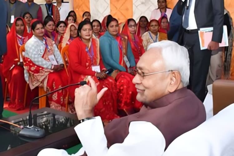 Teachers Day: खुद की पढ़ाई छूटी तो दूसरों के सपनों को पंख देने लगीं जीविका महिलाएं, 5-5 रुपये से जुटाए 14 लाख