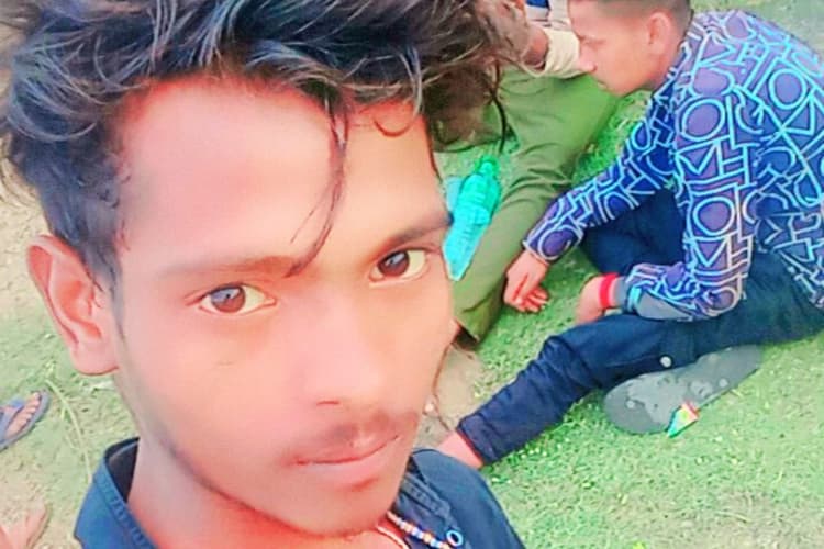 Murder in Waseypur: वासेपुर में युवक की गला रेतकर हत्या, सेफ्टी टैंक से मिला शव