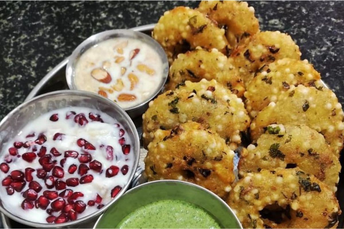 Navratri Without Oil Food: तेल के बिना भी बनेंगे चटपटे पकवान,इस नवरात्रि ट्राय करें ये खास रेसिपीज Navratri Without Oil Food: तेल के बिना भी बनेंगे चटपटे पकवान,इस नवरात्रि ट्राय करें ये खास रेसिपीज