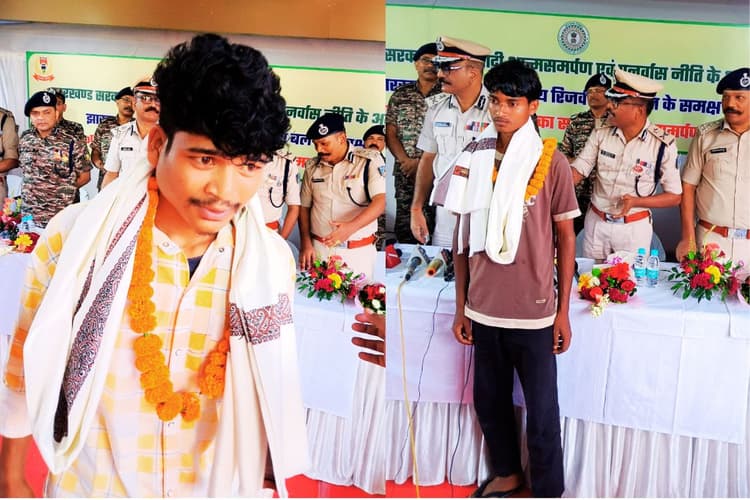 पश्चिमी सिंहभूम के चाईबासा में 10 नक्सलियों ने किया सरेंडर, डीजीपी के सामने डाले हथियार