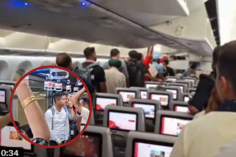 Watch Video : दिल्ली एयरपोर्ट पर एयर इंडिया की फ्लाइट से यात्रियों को उतारा गया, देखें वीडियो और जानें वजह