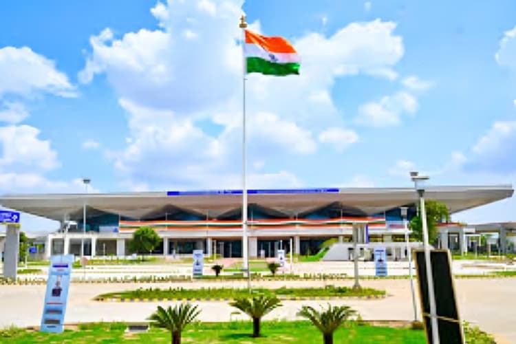 Patna Airport: पटना एयरपोर्ट पर अब बुजुर्गों को मिलेगा आराम और स्वास्थ्य सुविधा, साथ ही खुलेगा बिहार इंपोरियम