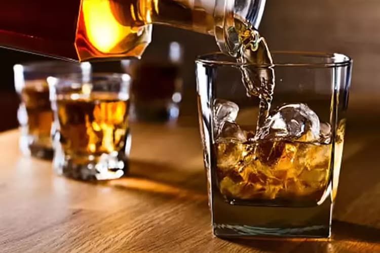 पटना के कुम्हरार में पुलिस की बड़ी कार्रवाई, सेब के पेटी से बरामद हुई विदेशी शराब की बड़ी खेप