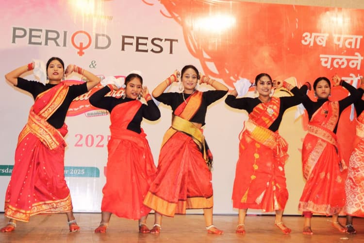 माहवारी अब शर्म नहीं, गर्व की बात है, धनबाद में महिलाओं ने निकाली पैड यात्रा