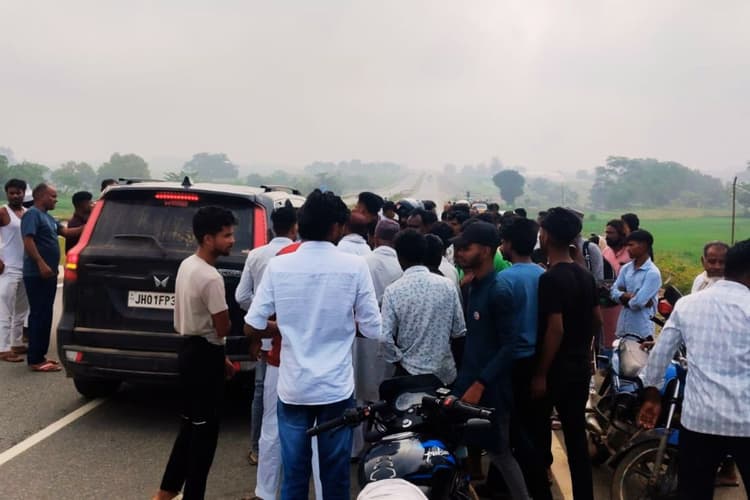 गुमला में सड़क दुर्घटना में 12 साल के बच्चे की मौत के बाद हंगामा, रोड जाम
