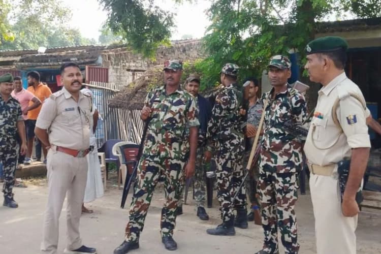 आइसक्रीम के विवाद में पुलिस को बनाया निशाना, बिहार में लाठी-डंडे और पत्थरों से किया हमला
