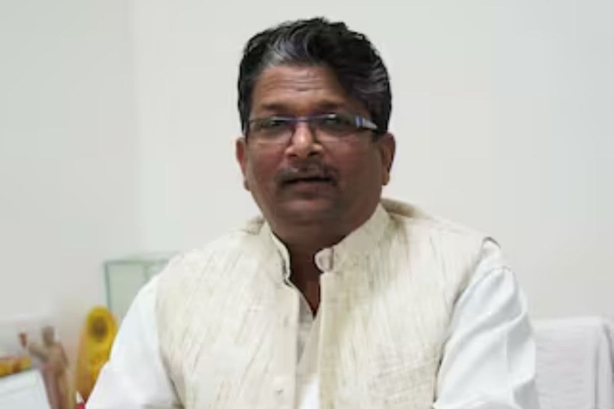 Bihar Politics: लोगों से मिलने पहुंचे थे RJD विधायक, भीड़ का गुस्सा देख उल्टे पांव भागे