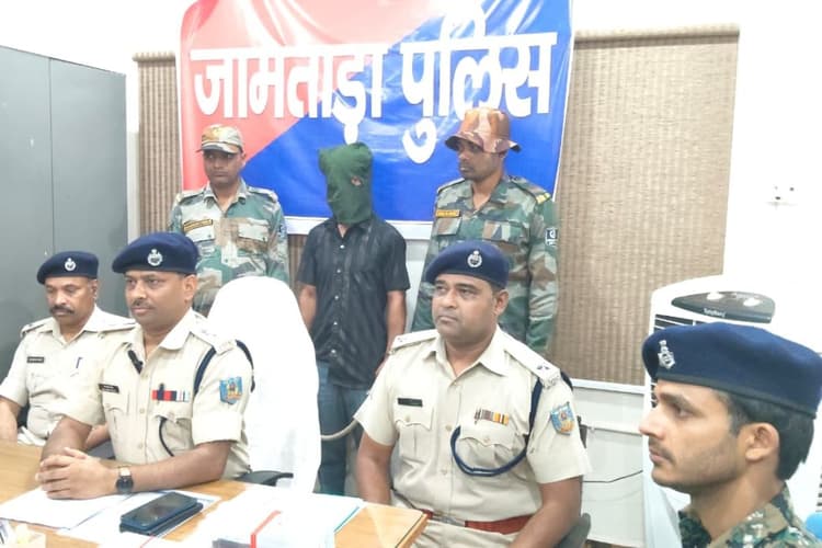 असम के 377 सिम कार्ड के साथ जामताड़ा से साइबर अपराधी अरेस्ट, फ्लाइट से जाता और ट्रेन से लौटता था अकबर हुसैन