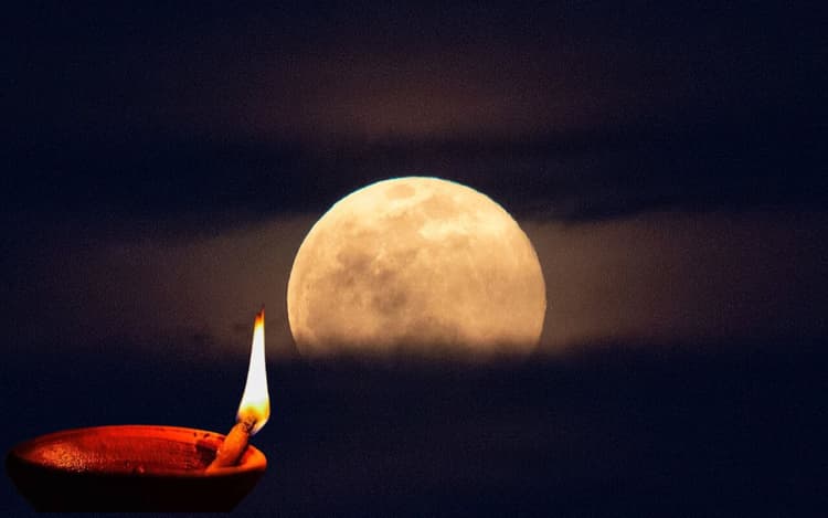 Sarva Pitru Amavasya 2025 Deep Daan: सर्वपितृ अमावस्या पर पितरों को प्रसन्न करने के लिए करें ये उपाय