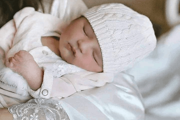 Sikh Baby Girl Names with Kaur: अपनी बेटी के लिए चुनें खूबसूरत नाम जो है गुरुबानी से प्रेरित