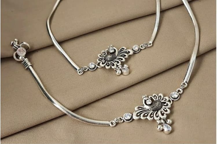Single Layer Simple Payal Design: सादगी में क्लासी लुक देती सिंगल लेयर पायल की खास कलेक्शन