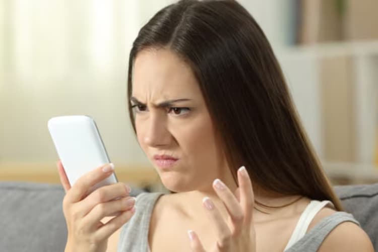 क्या आपका फोन चल रहा कछुए की चाल? बदलने से पहले ये ट्रिक्स आजमा लें