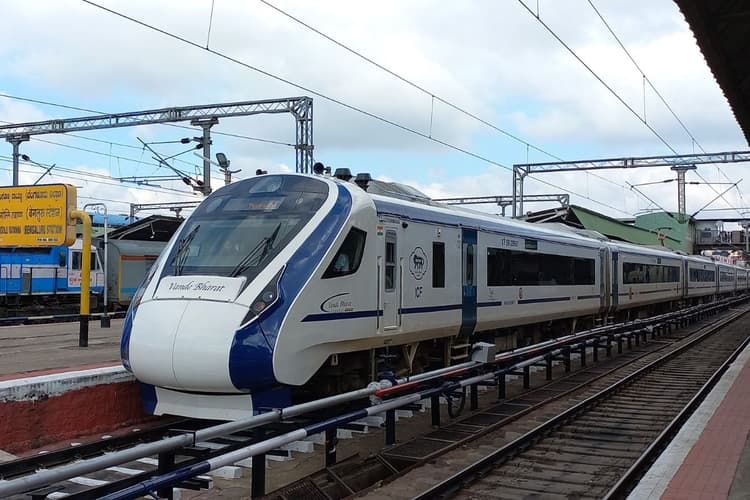 बिहार में वंदे भारत एक्सप्रेस पर फिर पथराव, CCTV खंगाल रही आरपीएफ