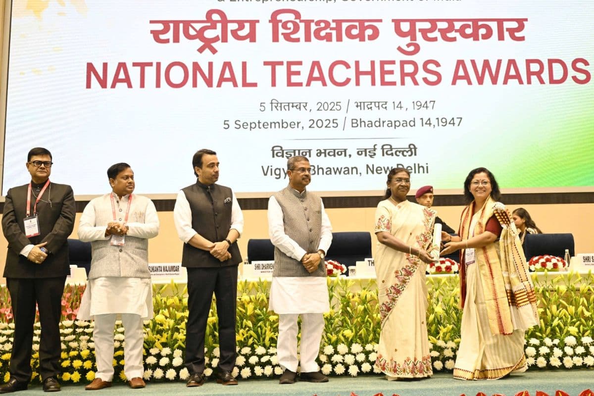 Teacher Shweta Sharma honored by President Draupadi Murmu