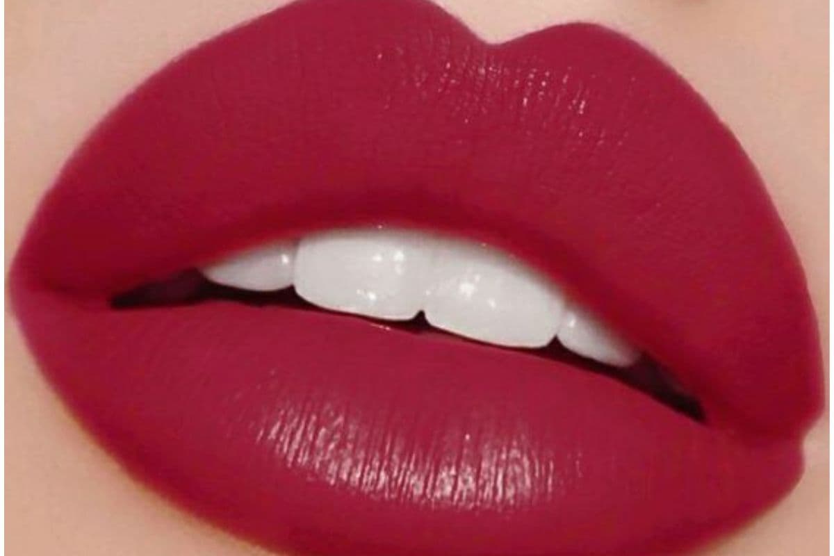 Top Lipstick Shades 2025: इन 5 शेड्स को अपनाएं और 5 मिनट में पाएं बोल्ड और ट्रेंडी लुक Top Lipstick Shades 2025: इन 5 शेड्स को अपनाएं और 5 मिनट में पाएं बोल्ड और ट्रेंडी लुक