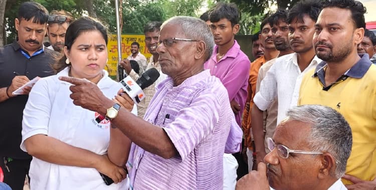 Election Express: बाराचट्टी के चुनावी चौपाल में गरजे नेता, बरसी जनता, छाया रहा शिक्षा, स्वास्थ्य व सिंचाई का मुद्दा