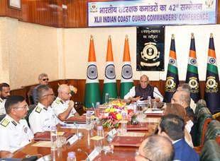 Defense: समुद्री सुरक्षा के प्रहरी भारतीय तटरक्षक बल को आधुनिक तकनीक का करना होगा प्रयोग