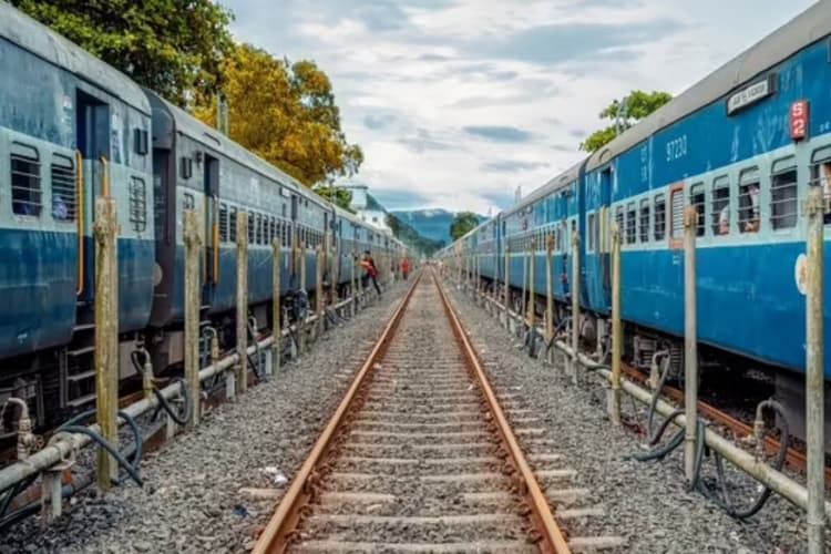 रेल यात्री ध्यान दें! बढ़ाई गई कटिहार-मुंबई सहित इन तीन जोड़ी ट्रेनों की अवधि