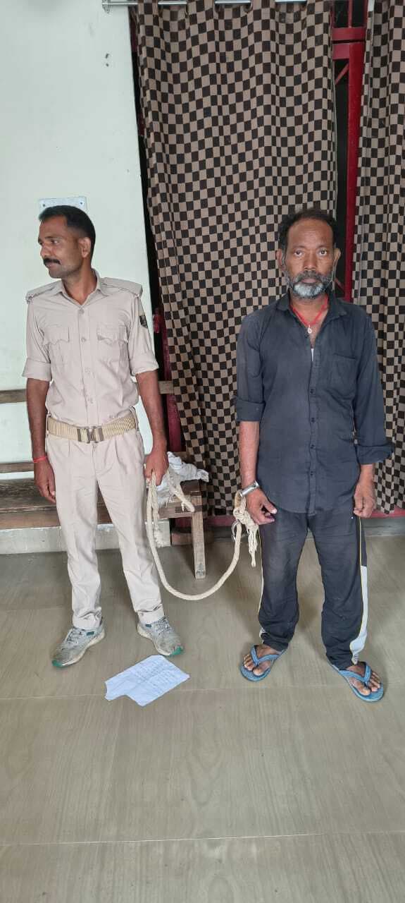 हाटा से शराब के नशे में पियक्कड़ गिरफ्तार