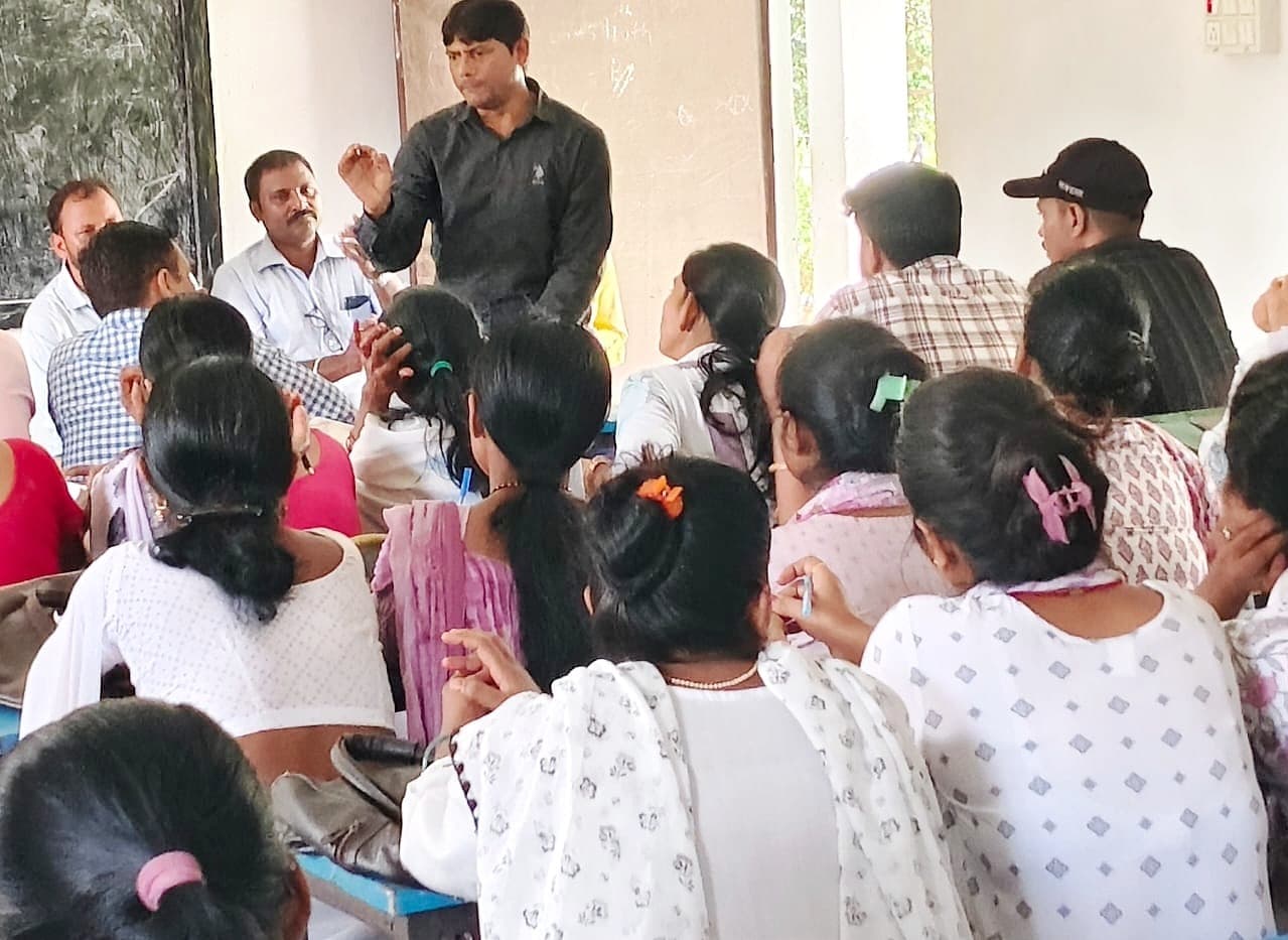 फैमिली प्लानिंग पखवारा को लेकर पीएचसी कर्मियों की बैठक