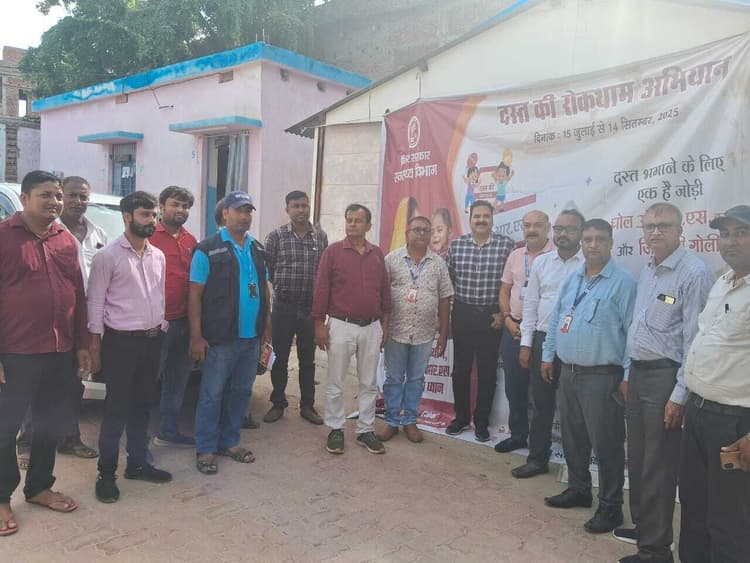 Motihari: केंद्रीय टीम ने किया प्राथमिक स्वास्थ्य केंद्र का निरीक्षण