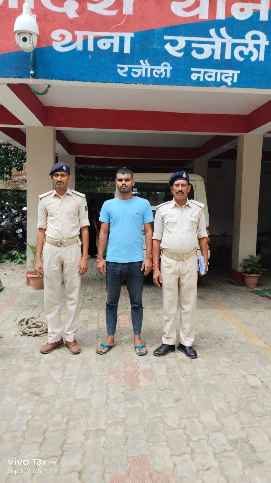 शराब के साथ युवक गिरफ्तार, बाइक जब्त