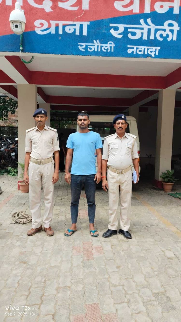 शराब के साथ युवक गिरफ्तार, बाइक जब्त