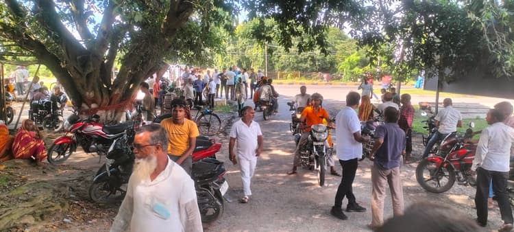 नरपतगंज मुख्यालय परिसर से दिन-दहाड़े कार की चोरी