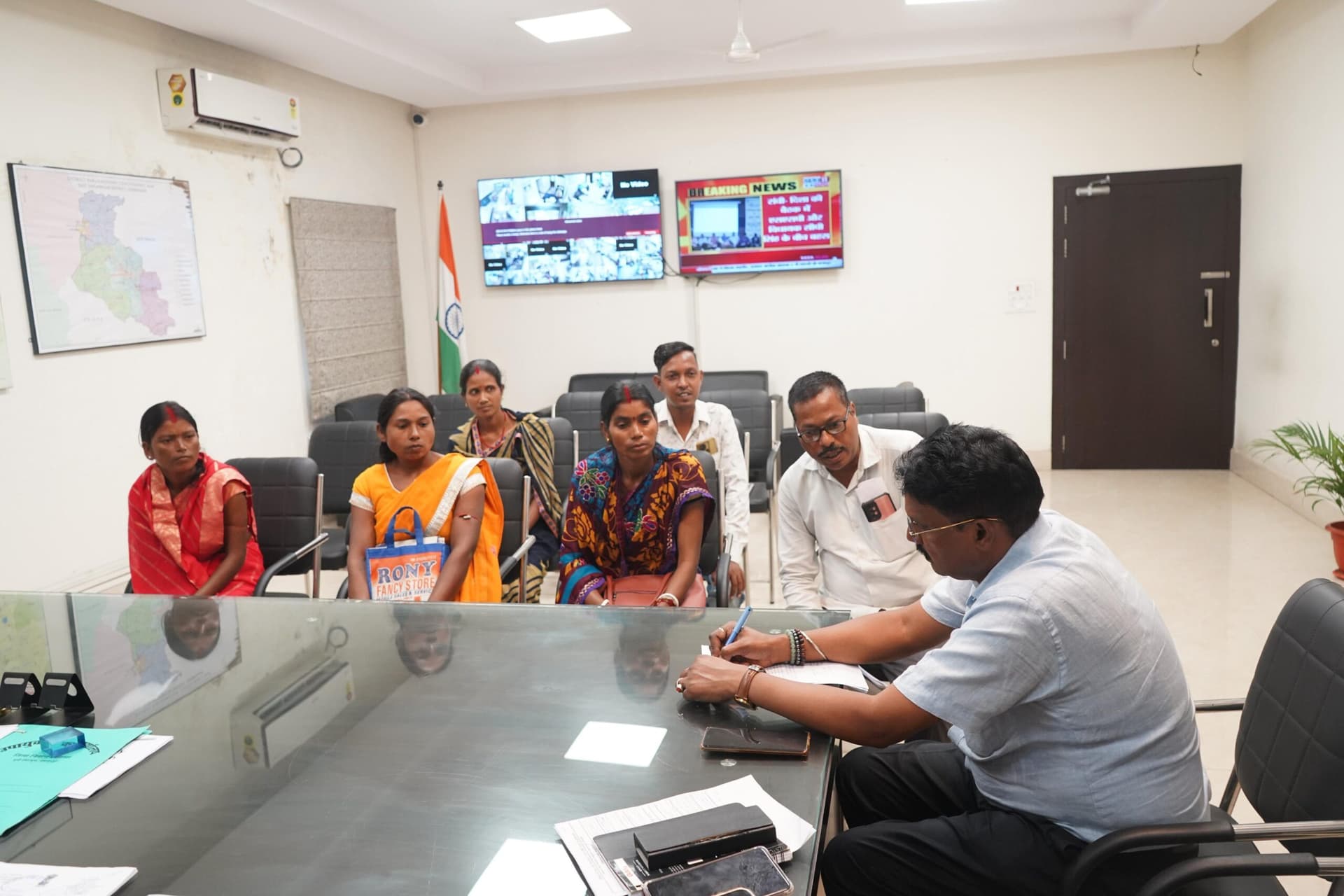 Jamshedpur news. नागरिकों की समस्याओं पर समयबद्ध कार्रवाई करे पदाधिकारी