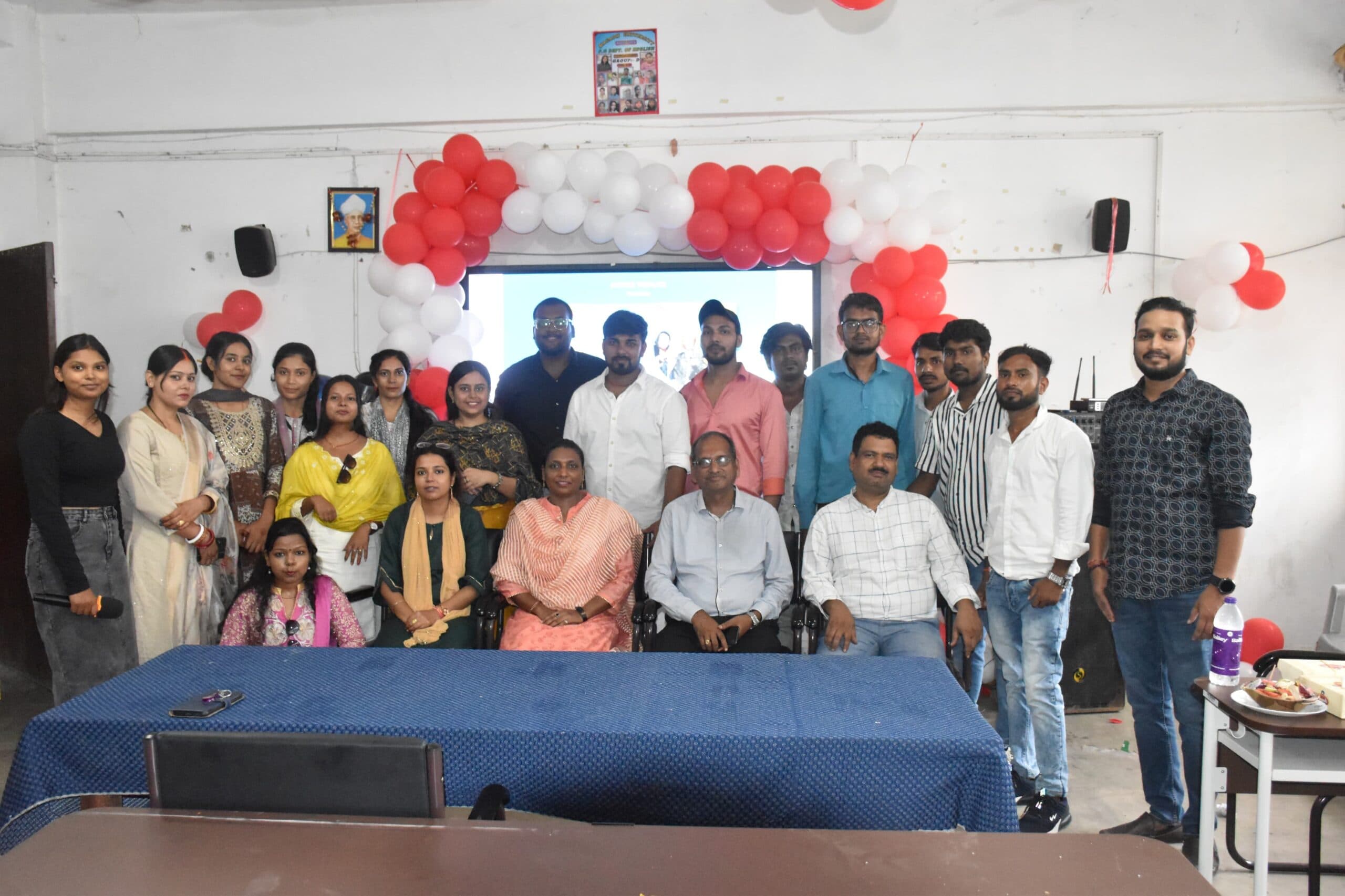 स्नातकोत्तर विद्यार्थियों को दी गयी विदाई