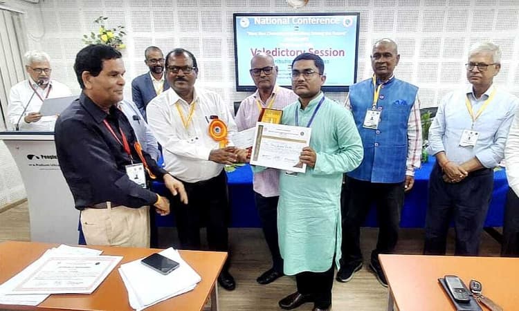 सीयूएसबी के प्रयोगशाला कर्मी डॉ राजकुमार सरदार को सर्वश्रेष्ठ ओरल प्रेजेंटेशन पुरस्कार